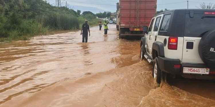 VIDEO: Downpour paralyzes transport in Accra as roads become impassable