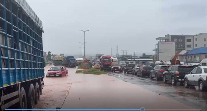 Heavy rains trigger flooding, gridlock on Weija SCC–Atala stretch of Accra–Takoradi Highway
