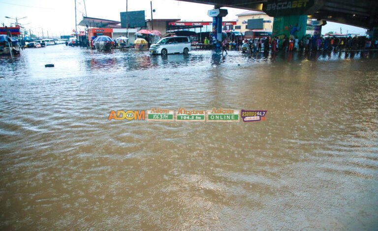 Kwame Nkrumah Circle floods leave hundreds of commuters stranded