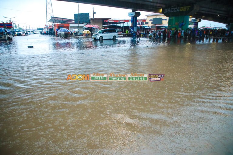 Kwame Nkrumah Circle floods leave hundreds of commuters stranded