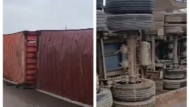 Watch as overturned trailer at Satellite Junction causes massive gridlock